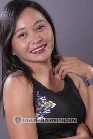 Ladies of Philippinen