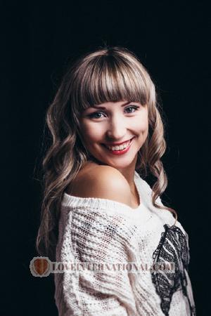 151817 - Valeriya Alter: 30 - Ukraine