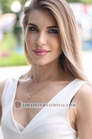 196393 - Yulia Alter: 38 - Ukraine