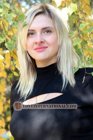 199837 - Yuliya Alter: 38 - Ukraine