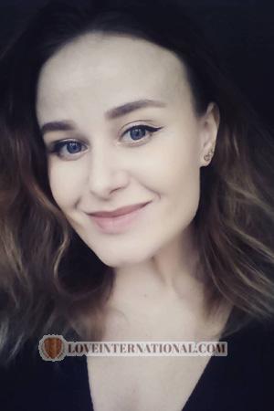 202639 - Anna Alter: 32 - Ukraine