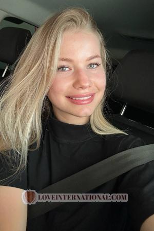 203468 - Yana Alter: 22 - Ukraine