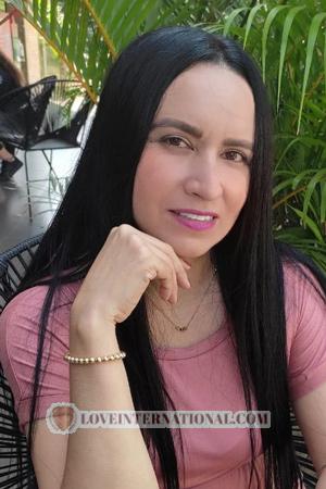 204198 - Jessenia Alter: 47 - Kolumbien