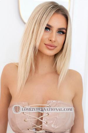 205063 - Yana Alter: 28 - Ukraine