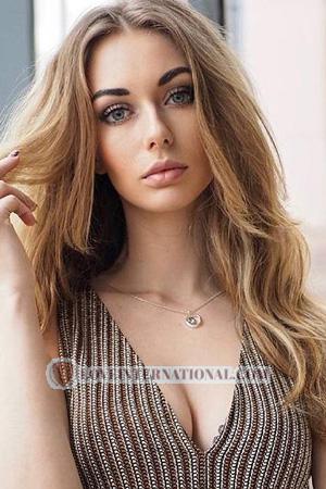 206307 - Yana Alter: 34 - Ukraine