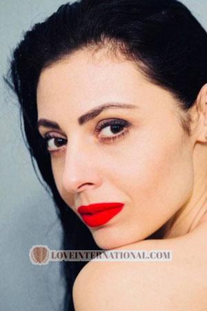 206667 - Yana Alter: 39 - Ukraine