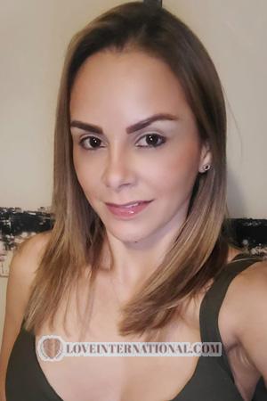 206829 - Diana Alter: 42 - USA