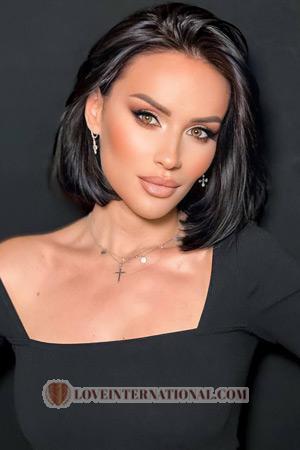 212744 - Olena Alter: 40 - Ukraine
