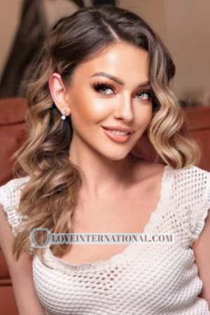 212837 - Julia Alter: 37 - Ukraine