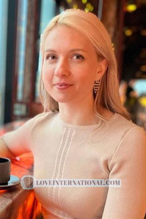214042 - Viktoria Alter: 37 - Russland