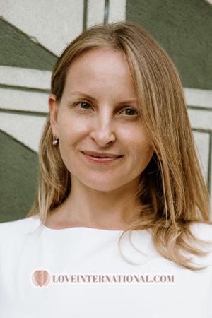 214044 - Olena Alter: 42 - Ukraine