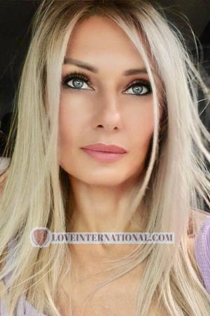 216197 - Olena Alter: 43 - Ukraine