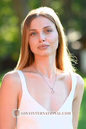 220491 - Yuliia Alter: 30 - Ukraine