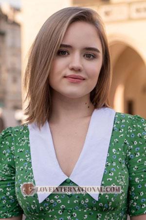 220741 - Anastasiia Alter: 23 - Polen