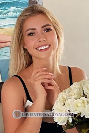 220817 - Alexandra Alter: 33 - Ukraine