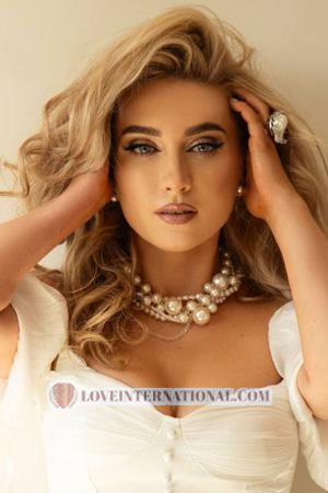 223361 - Alina Alter: 36 - Ukraine