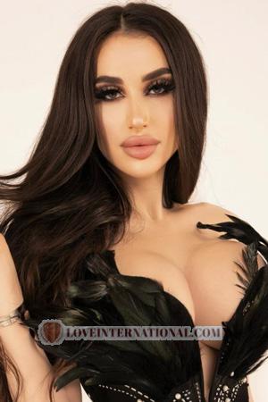 223385 - Siuzanna Alter: 24 - Ukraine