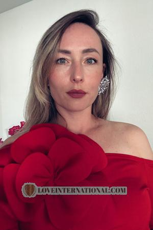 223461 - Olga Alter: 39 - USA