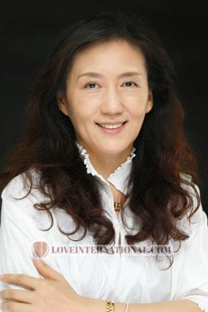 223931 - Anna Alter: 57 - China
