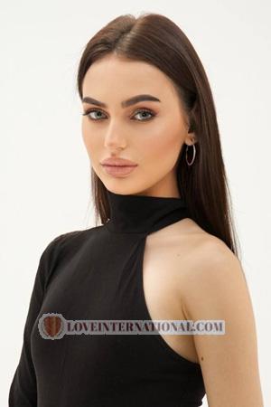 224585 - Nadiia Alter: 19 - Ukraine