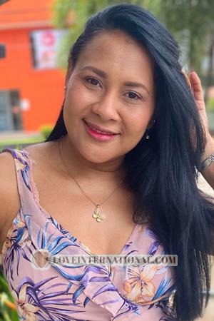 225125 - Liceth Alter: 40 - Kolumbien