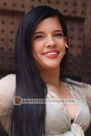 225213 - Yunelis Alter: 42 - Kolumbien