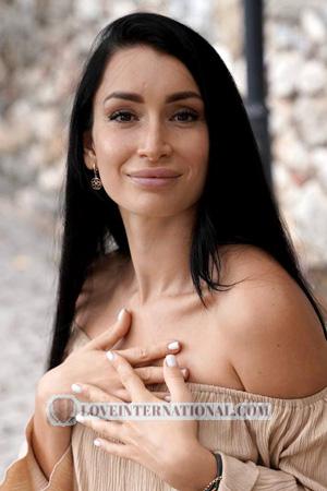 225400 - Elina Alter: 30 - Ukraine