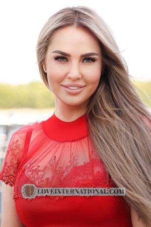 225560 - Yuliia Alter: 40 - Ukraine