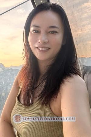 225698 - Dongmei Alter: 44 - China