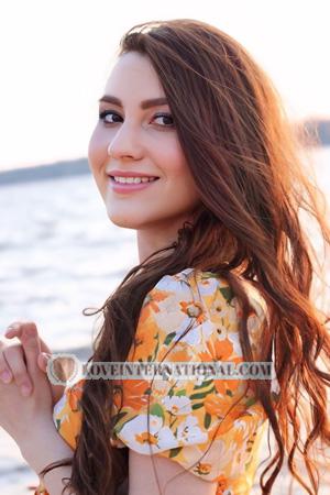 225905 - Oleksandra Alter: 22 - Ukraine