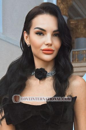 226073 - Yana Alter: 33 - Ukraine