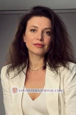 226538 - Iryna Alter: 38 - Ukraine