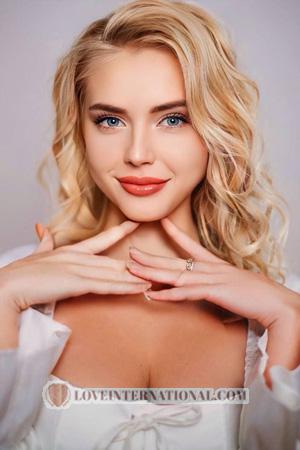 228177 - Daryna Alter: 22 - Ukraine