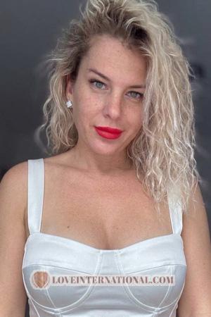 228200 - Nataliia Alter: 42 - Ukraine