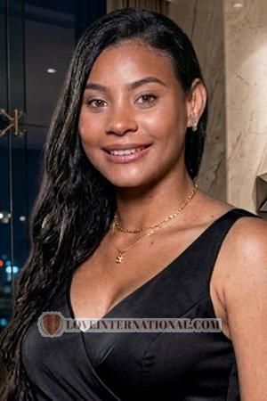 228318 - Nathacha Fernanda Alter: 28 - Dominican Republic