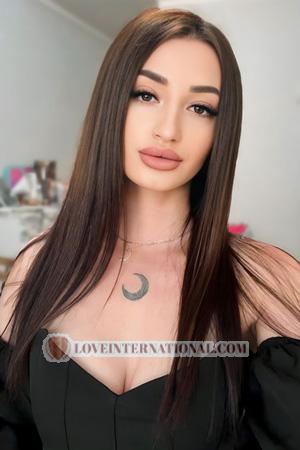 228552 - Khrystyna Alter: 27 - Ukraine