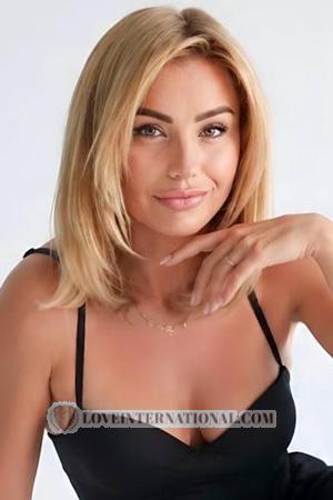 228996 - Yana Alter: 40 - Ukraine