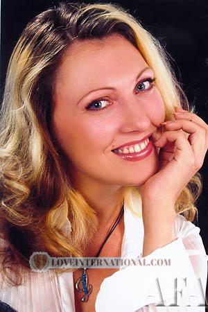 54704 - Elena Alter: 32 - Ukraine